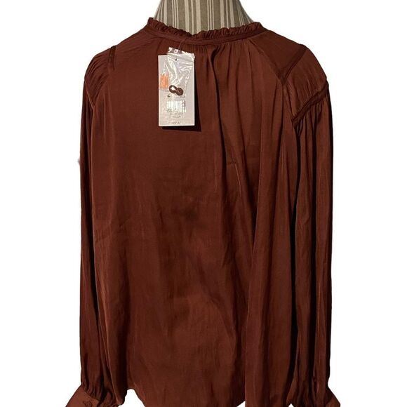 The limited size large stylish blouse new with tags $59.50 - Picture 2 of 2